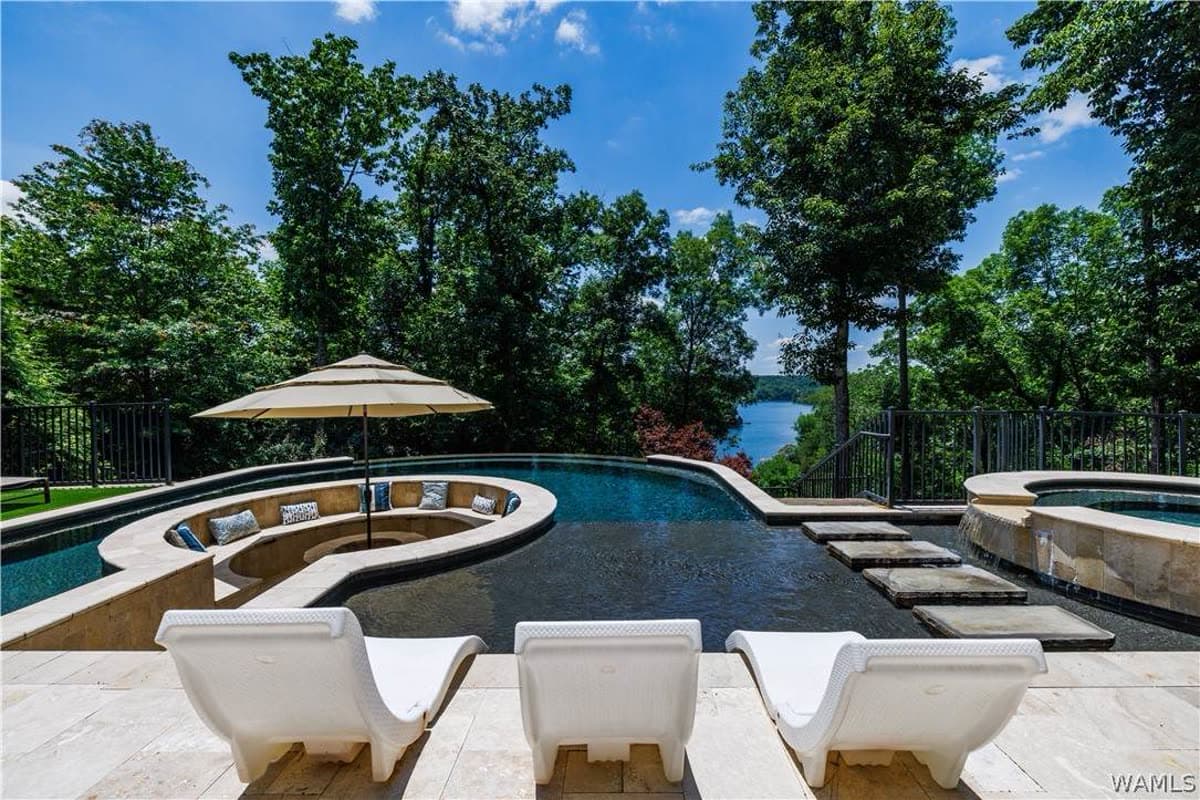 Windward Avenue, a Lake Tuscaloosa lakefront listing.